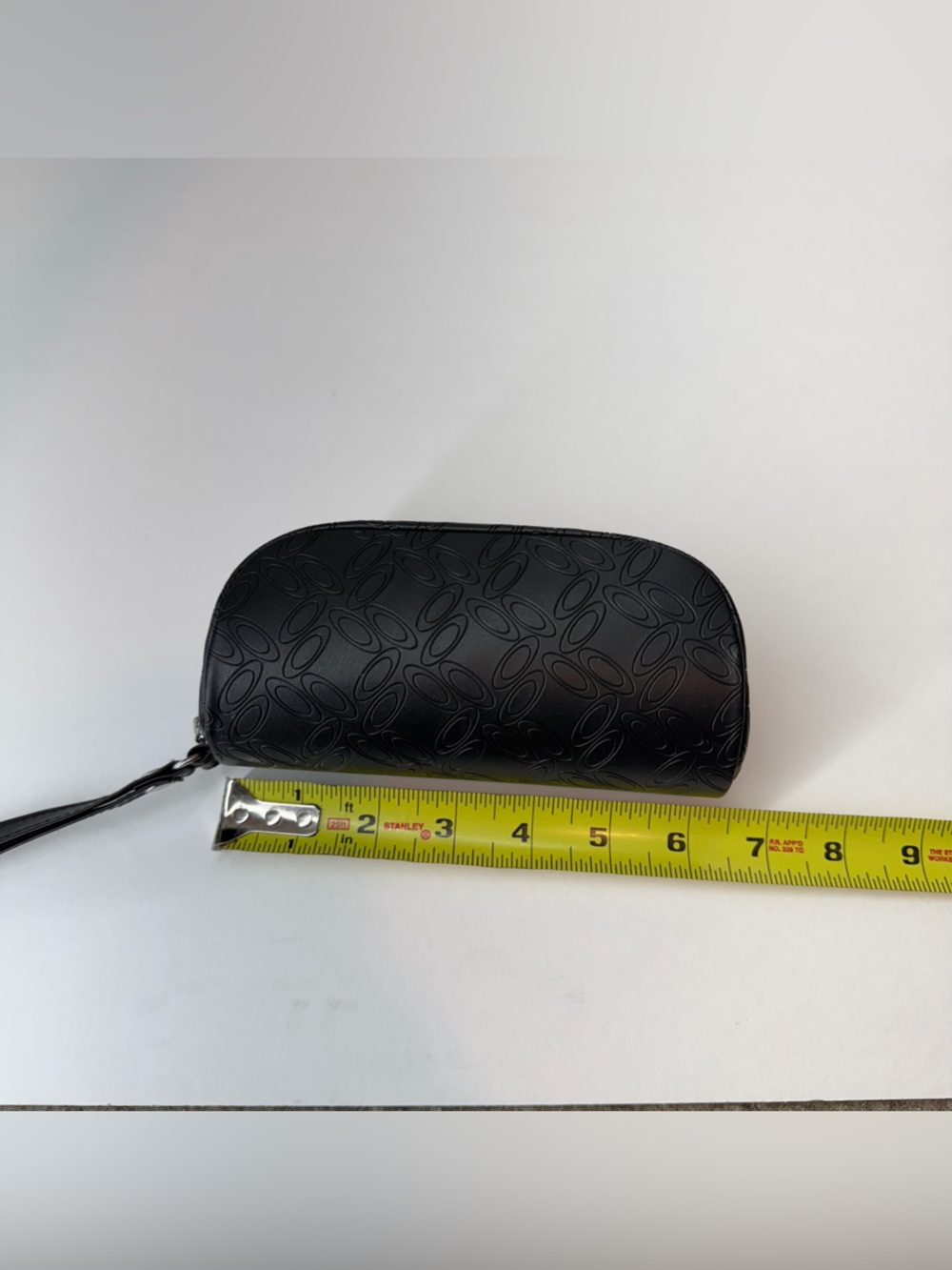 OAKLEY Sunglasses Case Womens Black Hard Shell Zip Wrist Strap Travel 7x3x2.5